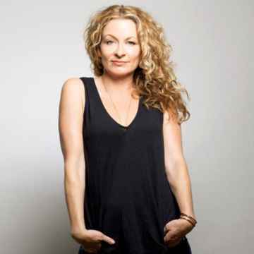 Sarah Colonna in St. Petersburg